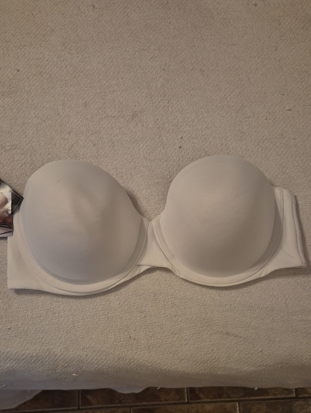 Maidenform Strapless Molded Bra in Off-White